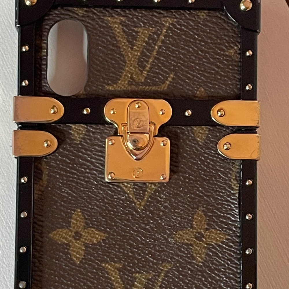 Authentic Louis Vuitton Eye Trunk with Strap for iPhone X/XS - Picture 4 of 12